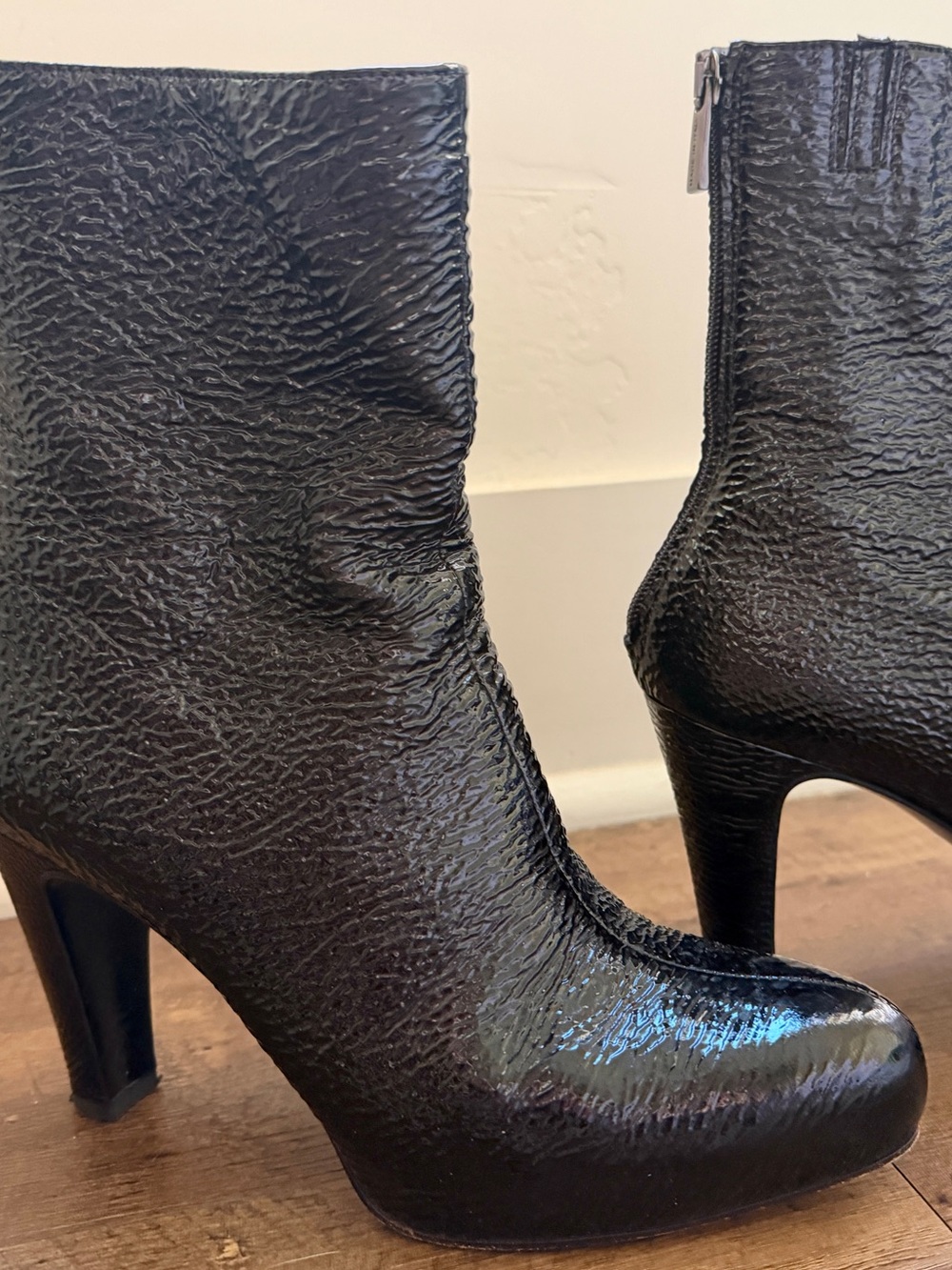 Jennifer Tattanelli textured leather ankle boots, 37.5